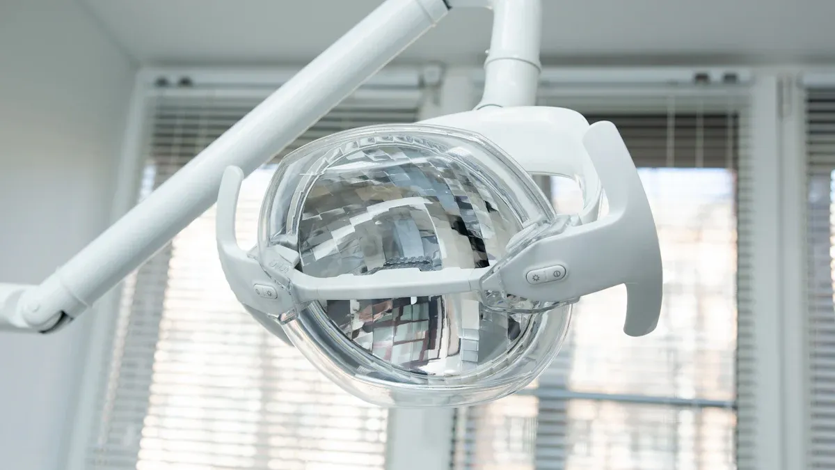 Alapvető tippek az orvosi világítóberendezések karbantartásához és tisztításához